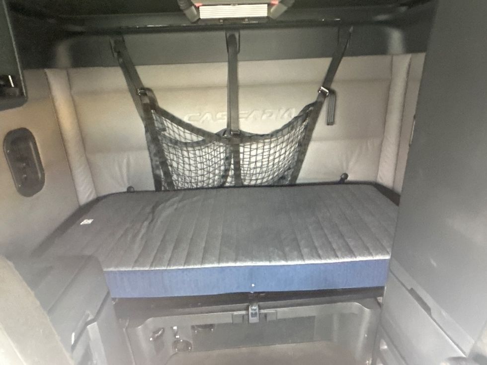 Sleeper Tractor-Heavy Duty Tractors-Freightliner-2020-T12664ST-Fontana-CA-454,189\n\t\tmiles-$ 67,500 - Image 17