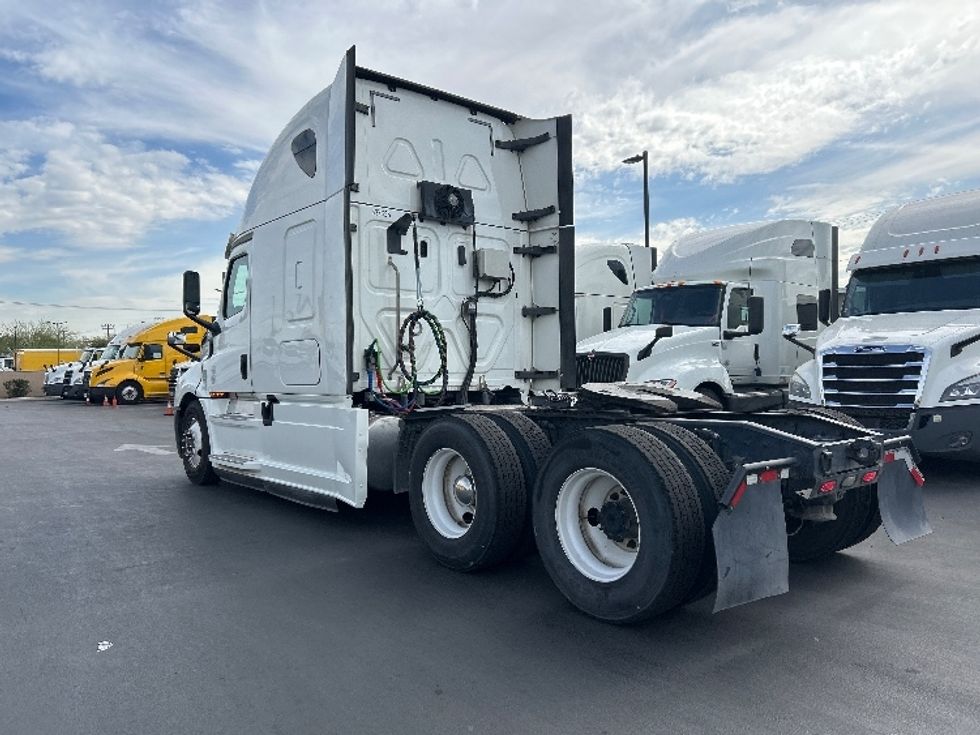 Sleeper Tractor-Heavy Duty Tractors-Freightliner-2020-T12664ST-Fontana-CA-454,189\n\t\tmiles-$ 67,500 - Image 5