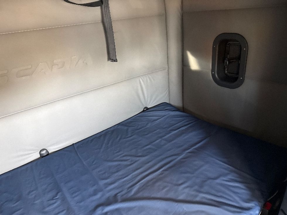 Sleeper Tractor-Heavy Duty Tractors-Freightliner-2020-T12664ST-Fontana-CA-460,211\n\t\tmiles-$ 65,000 - Image 17