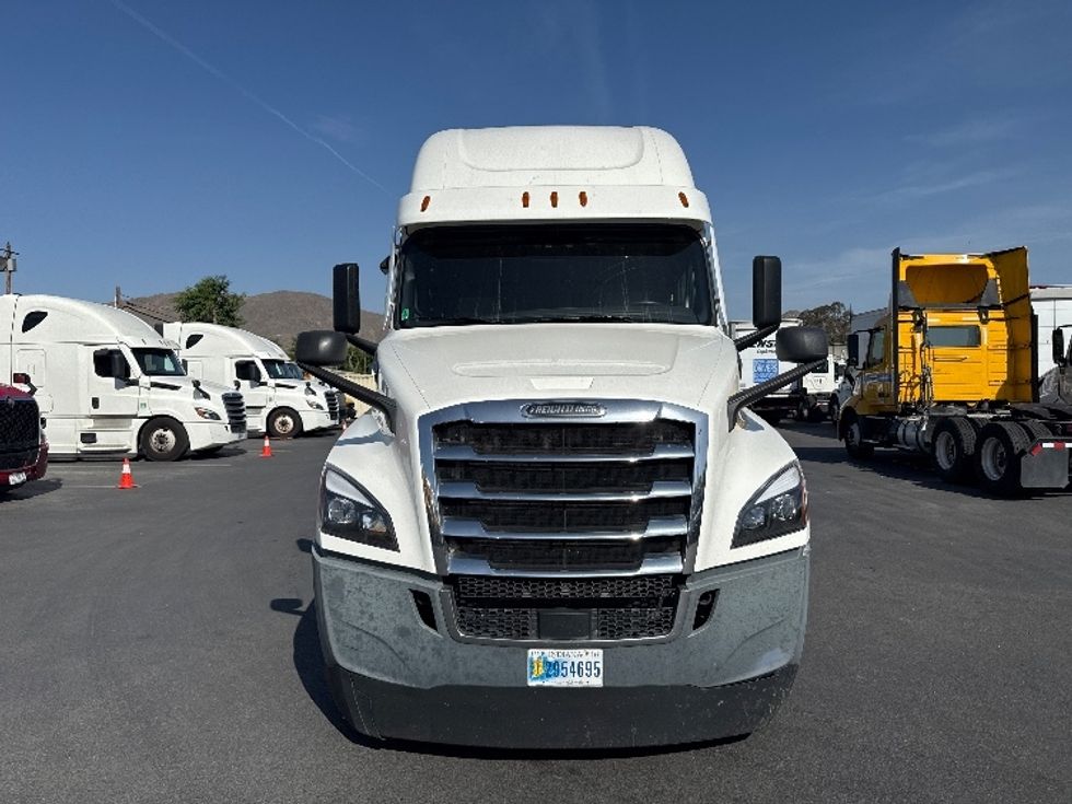 Sleeper Tractor-Heavy Duty Tractors-Freightliner-2020-T12664ST-Fontana-CA-460,211\n\t\tmiles-$ 65,000 - Image 2