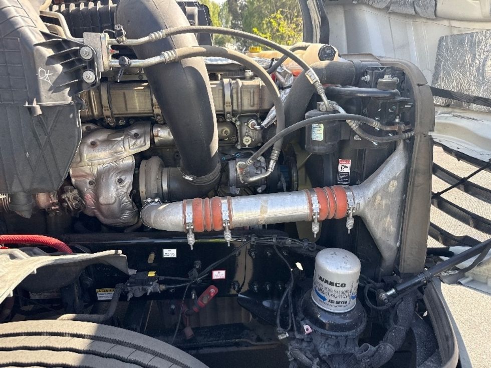 Sleeper Tractor-Heavy Duty Tractors-Freightliner-2020-T12664ST-Fontana-CA-460,211\n\t\tmiles-$ 65,000 - Image 20