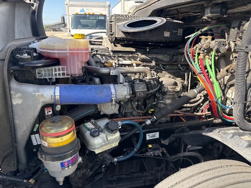 Sleeper Tractor-Heavy Duty Tractors-Freightliner-2020-T12664ST-Fontana-CA-460,211\n\t\tmiles-$ 65,000 - Image 21