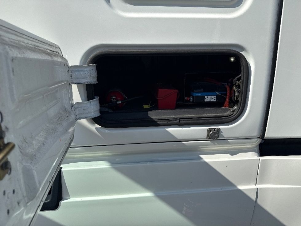 Sleeper Tractor-Heavy Duty Tractors-Freightliner-2020-T12664ST-Fontana-CA-460,211\n\t\tmiles-$ 65,000 - Image 22