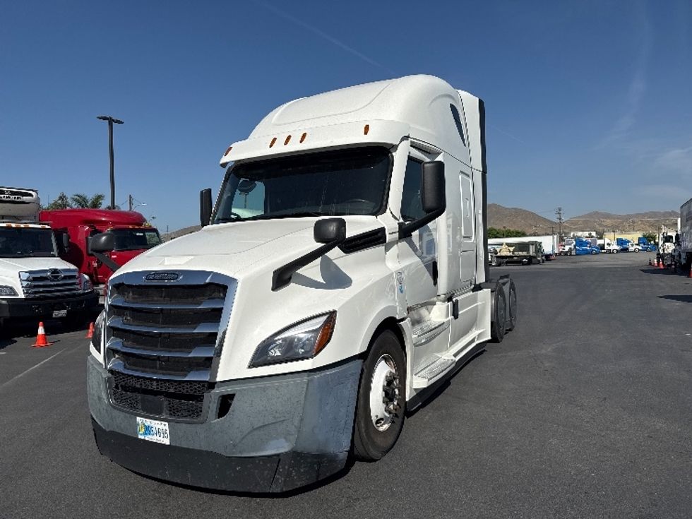 Sleeper Tractor-Heavy Duty Tractors-Freightliner-2020-T12664ST-Fontana-CA-460,211\n\t\tmiles-$ 65,000 - Image 3