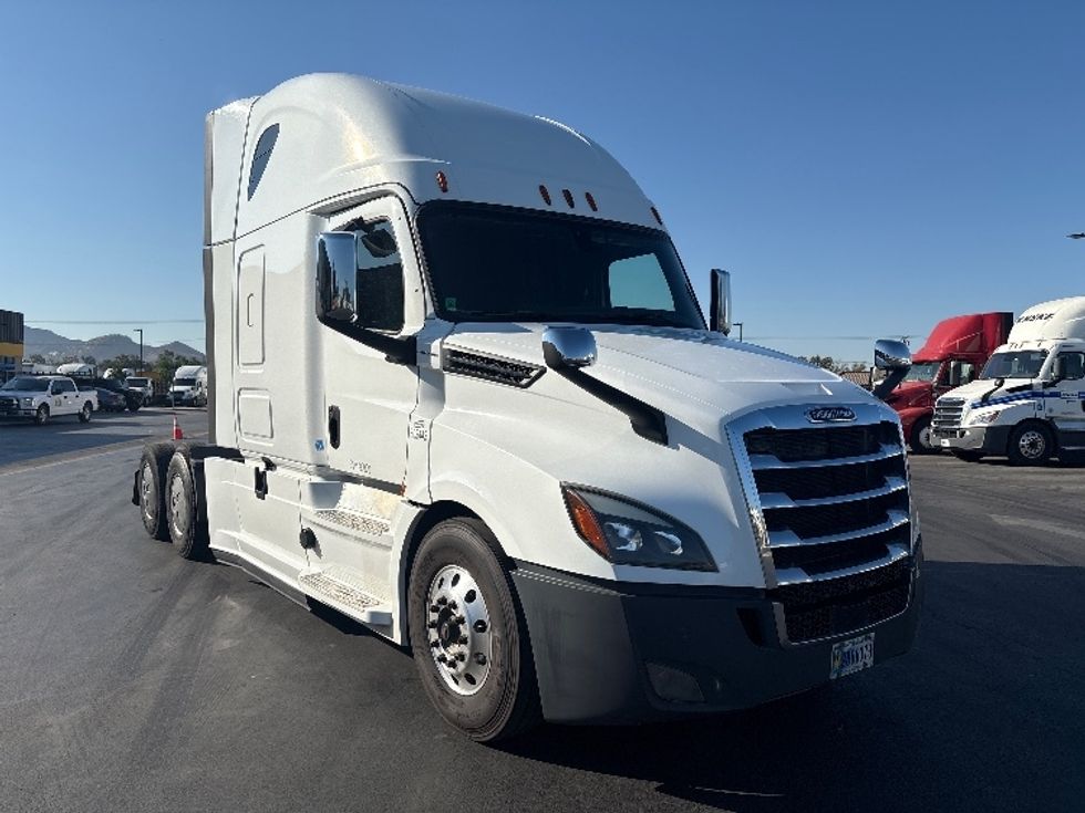 Sleeper Tractor-Heavy Duty Tractors-Freightliner-2020-T12664ST-Fontana-CA-461,047\n\t\tmiles-$ 74,750 - Image 1