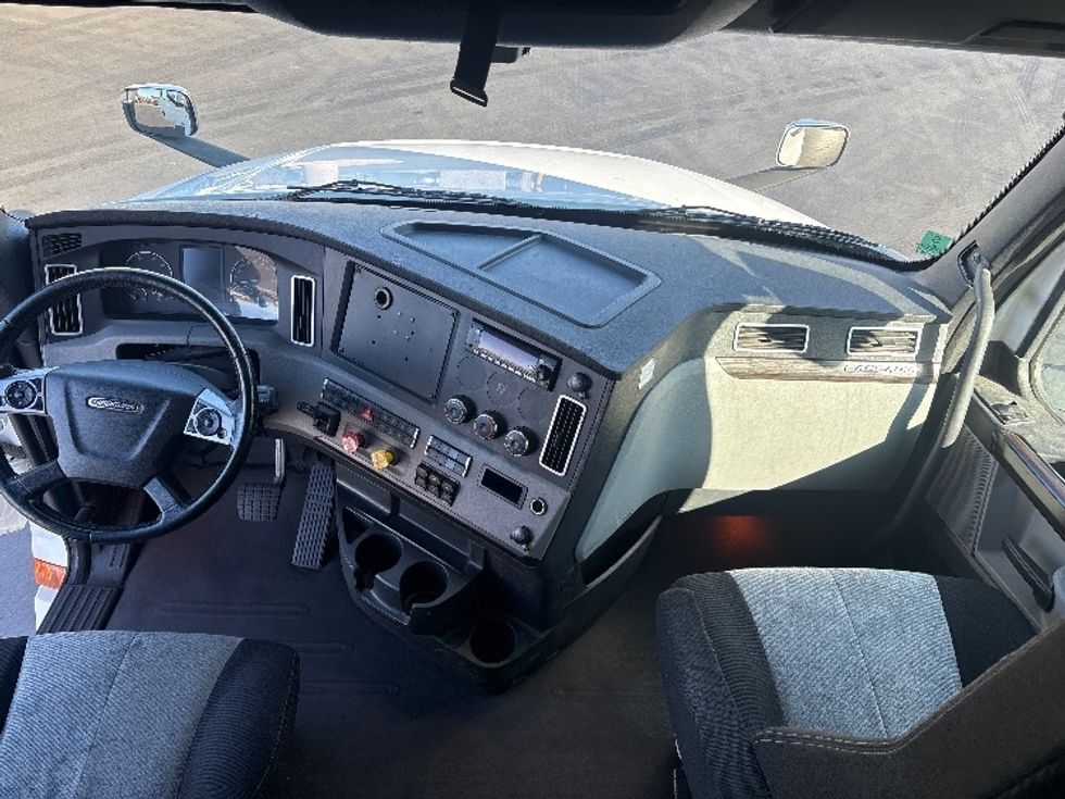 Sleeper Tractor-Heavy Duty Tractors-Freightliner-2020-T12664ST-Fontana-CA-461,047\n\t\tmiles-$ 74,750 - Image 12