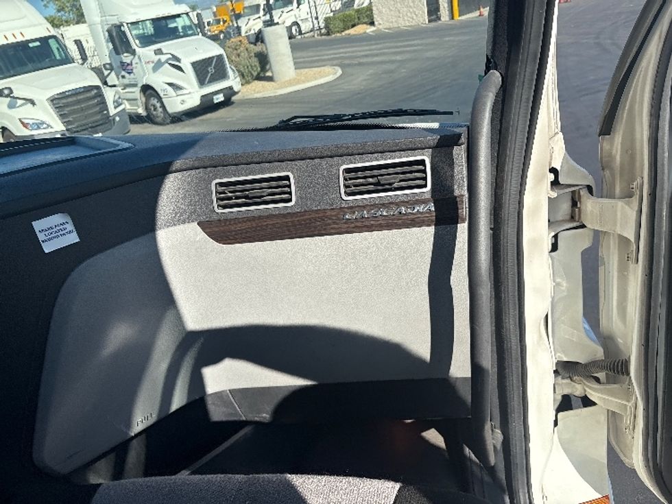 Sleeper Tractor-Heavy Duty Tractors-Freightliner-2020-T12664ST-Fontana-CA-461,047\n\t\tmiles-$ 74,750 - Image 14