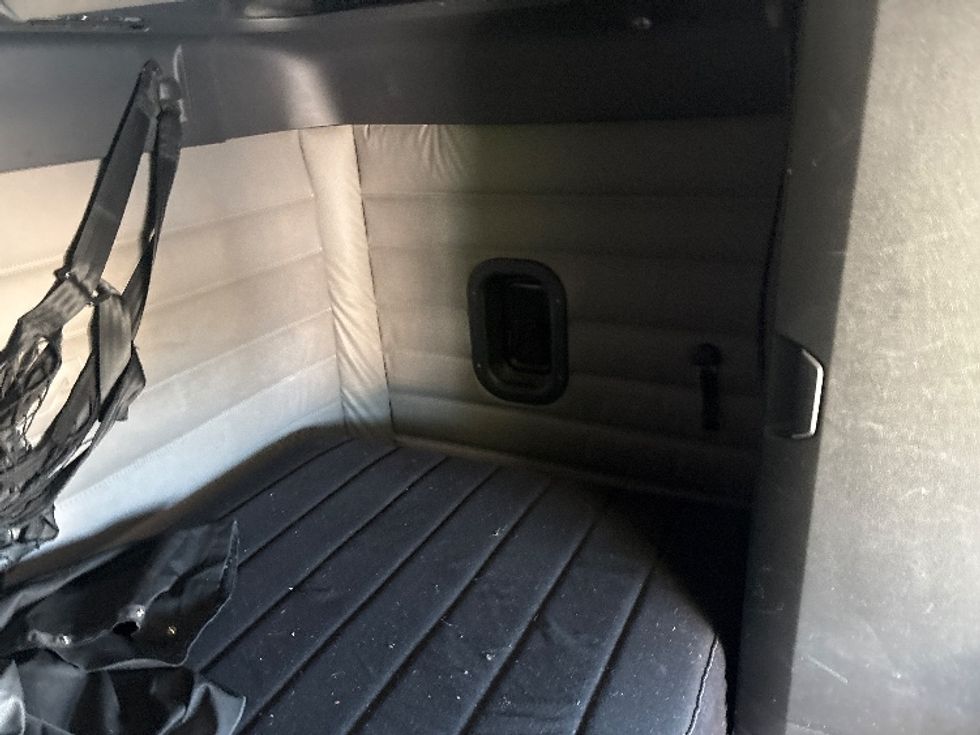 Sleeper Tractor-Heavy Duty Tractors-Freightliner-2020-T12664ST-Fontana-CA-461,047\n\t\tmiles-$ 74,750 - Image 18