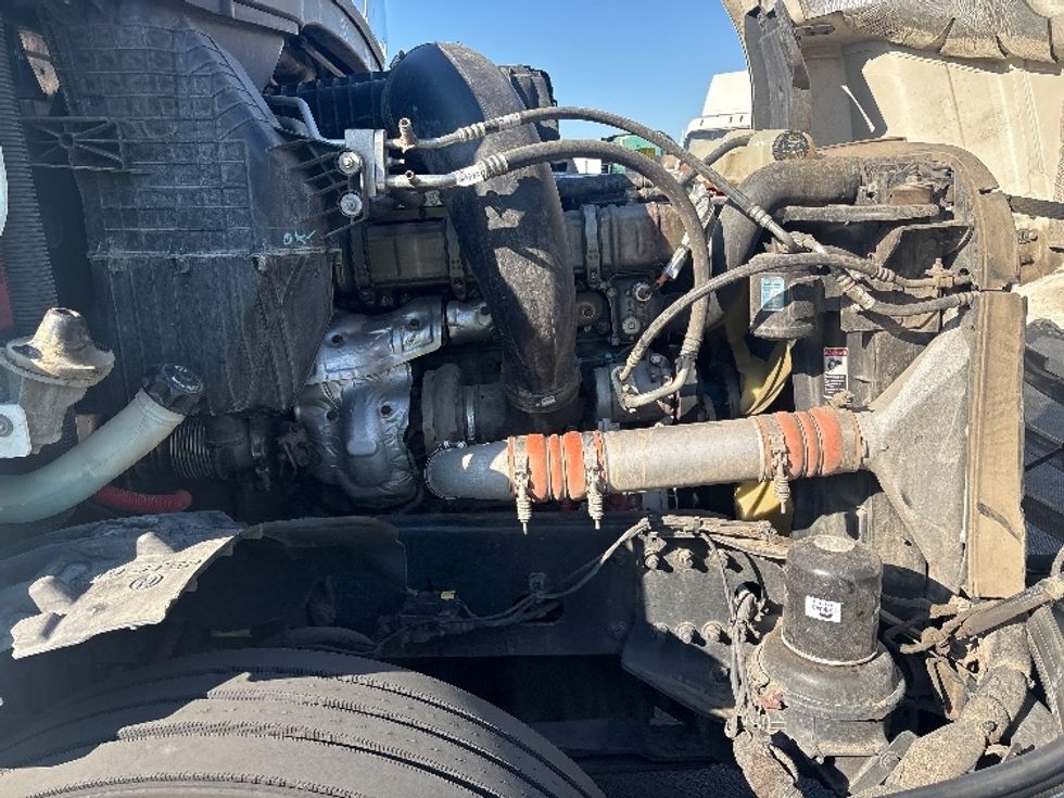 Sleeper Tractor-Heavy Duty Tractors-Freightliner-2020-T12664ST-Fontana-CA-461,047\n\t\tmiles-$ 74,750 - Image 20