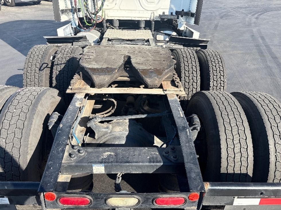 Sleeper Tractor-Heavy Duty Tractors-Freightliner-2020-T12664ST-Fontana-CA-461,047\n\t\tmiles-$ 74,750 - Image 6