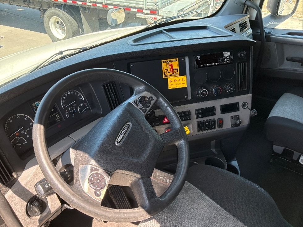 Sleeper Tractor-Heavy Duty Tractors-Freightliner-2020-T12664ST-Fontana-CA-463,391\n\t\tmiles-$ 65,000 - Image 10