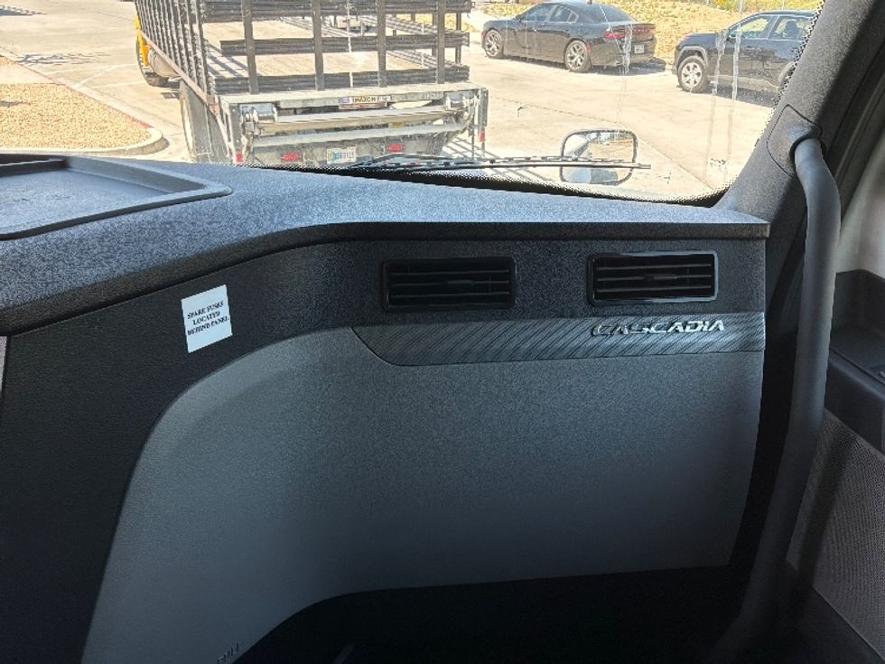 Sleeper Tractor-Heavy Duty Tractors-Freightliner-2020-T12664ST-Fontana-CA-463,391\n\t\tmiles-$ 65,000 - Image 14