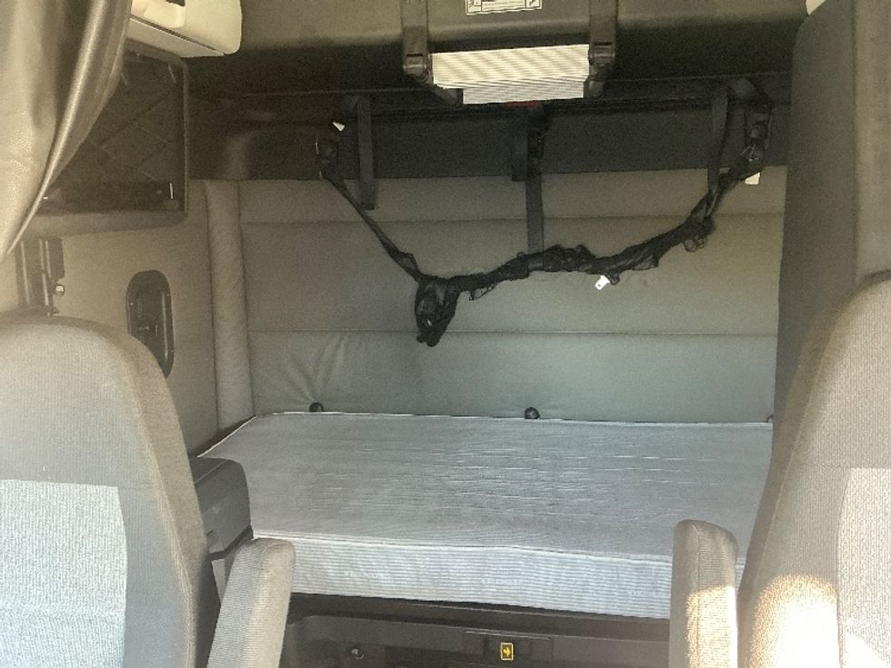 Sleeper Tractor-Heavy Duty Tractors-Freightliner-2020-T12664ST-Fontana-CA-463,391\n\t\tmiles-$ 65,000 - Image 16