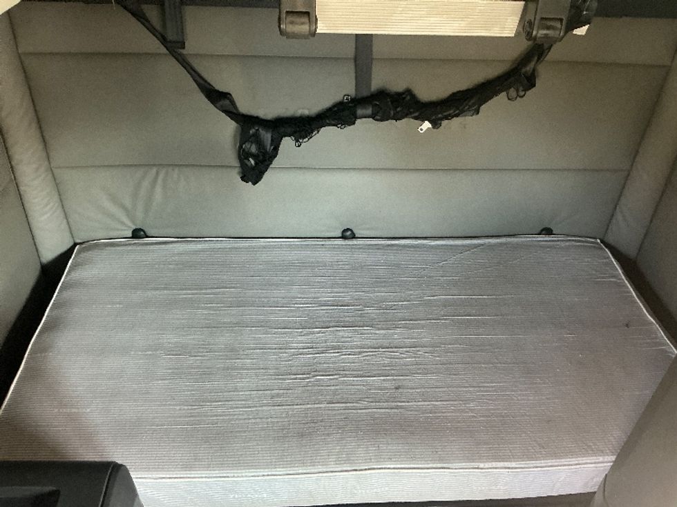 Sleeper Tractor-Heavy Duty Tractors-Freightliner-2020-T12664ST-Fontana-CA-463,391\n\t\tmiles-$ 65,000 - Image 17