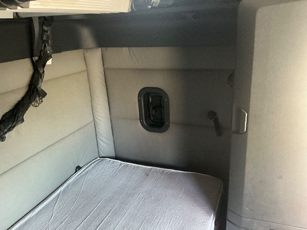 Sleeper Tractor-Heavy Duty Tractors-Freightliner-2020-T12664ST-Fontana-CA-463,391\n\t\tmiles-$ 65,000 - Image 18