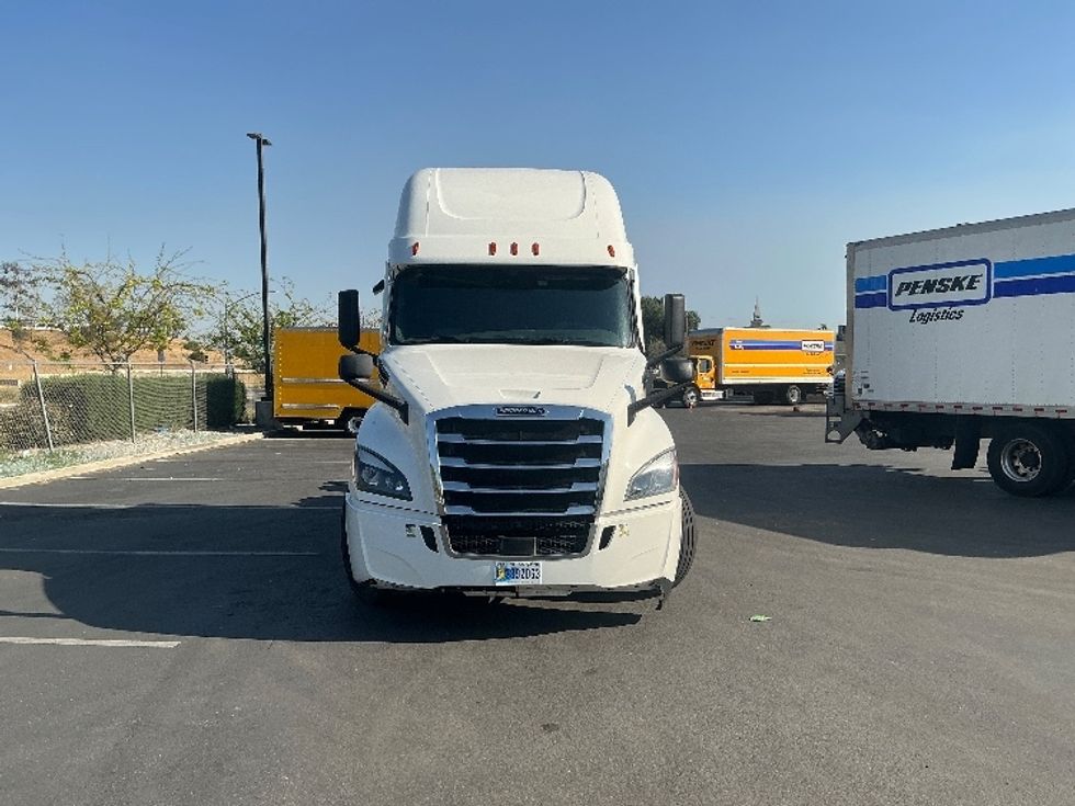 Sleeper Tractor-Heavy Duty Tractors-Freightliner-2020-T12664ST-Fontana-CA-463,391\n\t\tmiles-$ 65,000 - Image 2