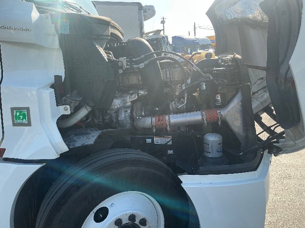 Sleeper Tractor-Heavy Duty Tractors-Freightliner-2020-T12664ST-Fontana-CA-463,391\n\t\tmiles-$ 65,000 - Image 20