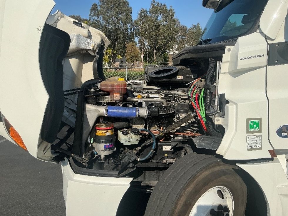 Sleeper Tractor-Heavy Duty Tractors-Freightliner-2020-T12664ST-Fontana-CA-463,391\n\t\tmiles-$ 65,000 - Image 21
