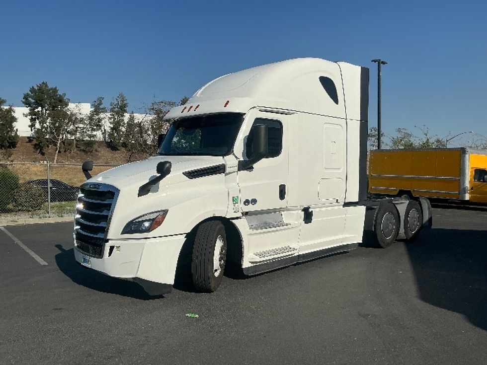 Sleeper Tractor-Heavy Duty Tractors-Freightliner-2020-T12664ST-Fontana-CA-463,391\n\t\tmiles-$ 65,000 - Image 3