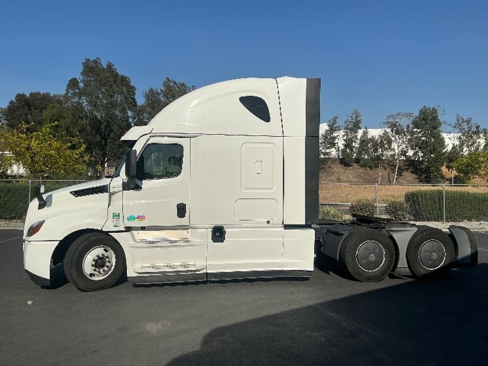 Sleeper Tractor-Heavy Duty Tractors-Freightliner-2020-T12664ST-Fontana-CA-463,391\n\t\tmiles-$ 65,000 - Image 4