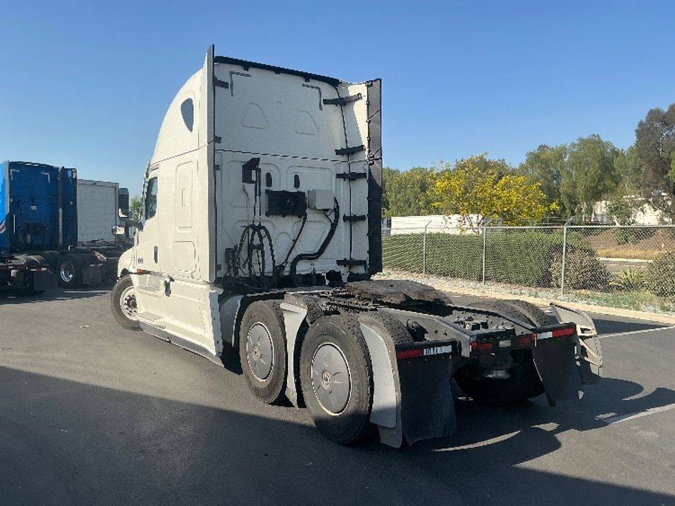 Sleeper Tractor-Heavy Duty Tractors-Freightliner-2020-T12664ST-Fontana-CA-463,391\n\t\tmiles-$ 65,000 - Image 5