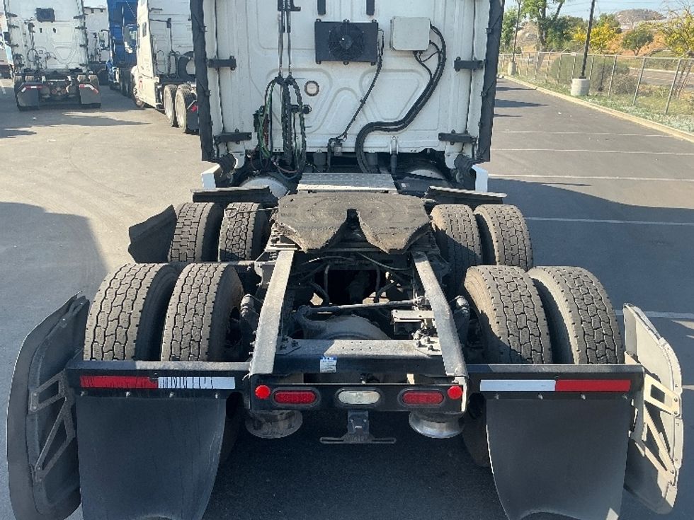 Sleeper Tractor-Heavy Duty Tractors-Freightliner-2020-T12664ST-Fontana-CA-463,391\n\t\tmiles-$ 65,000 - Image 6