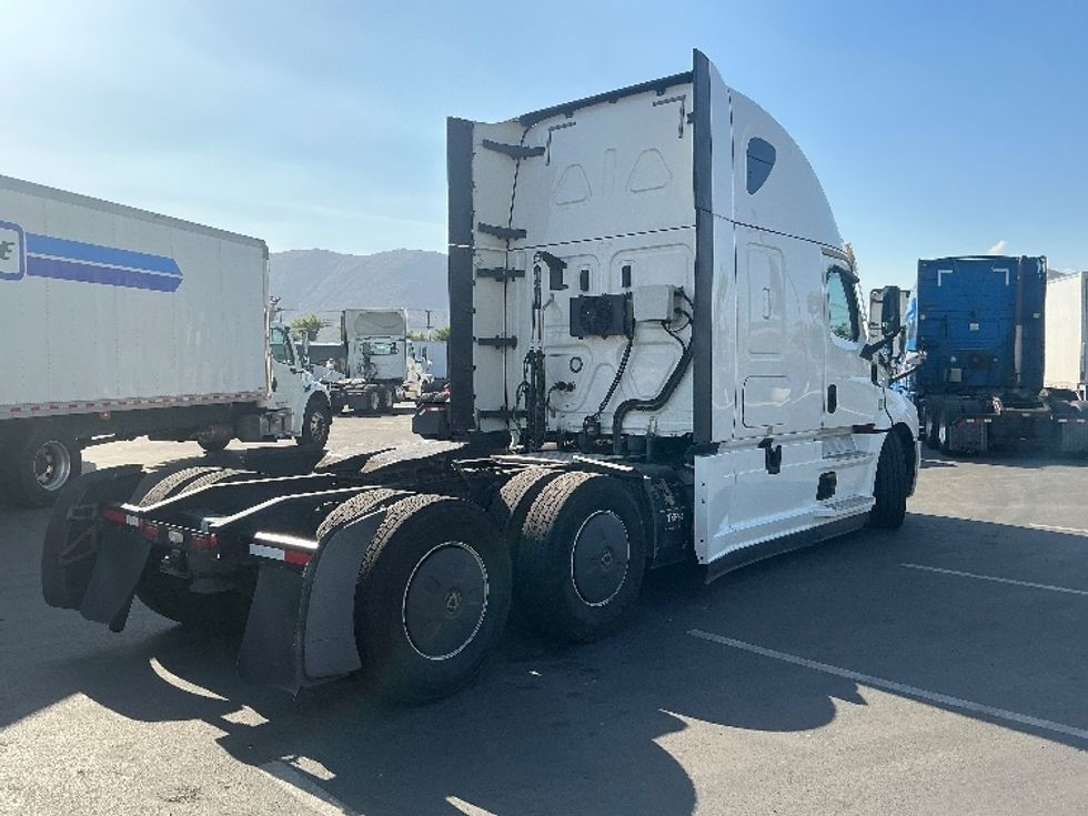 Sleeper Tractor-Heavy Duty Tractors-Freightliner-2020-T12664ST-Fontana-CA-463,391\n\t\tmiles-$ 65,000 - Image 7