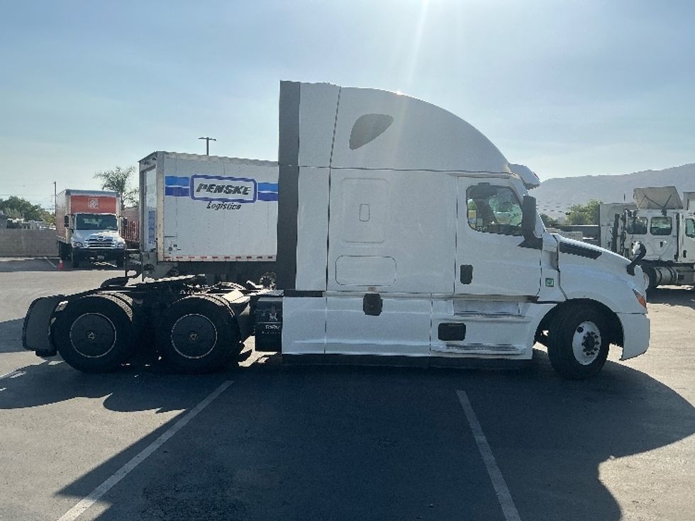 Sleeper Tractor-Heavy Duty Tractors-Freightliner-2020-T12664ST-Fontana-CA-463,391\n\t\tmiles-$ 65,000 - Image 8