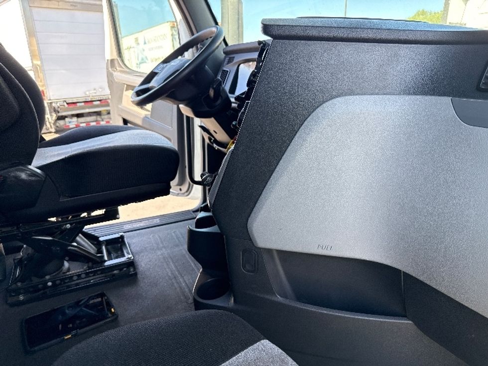 Sleeper Tractor-Heavy Duty Tractors-Freightliner-2020-T12664ST-Fontana-CA-493,386\n\t\tmiles-$ 65,000 - Image 15