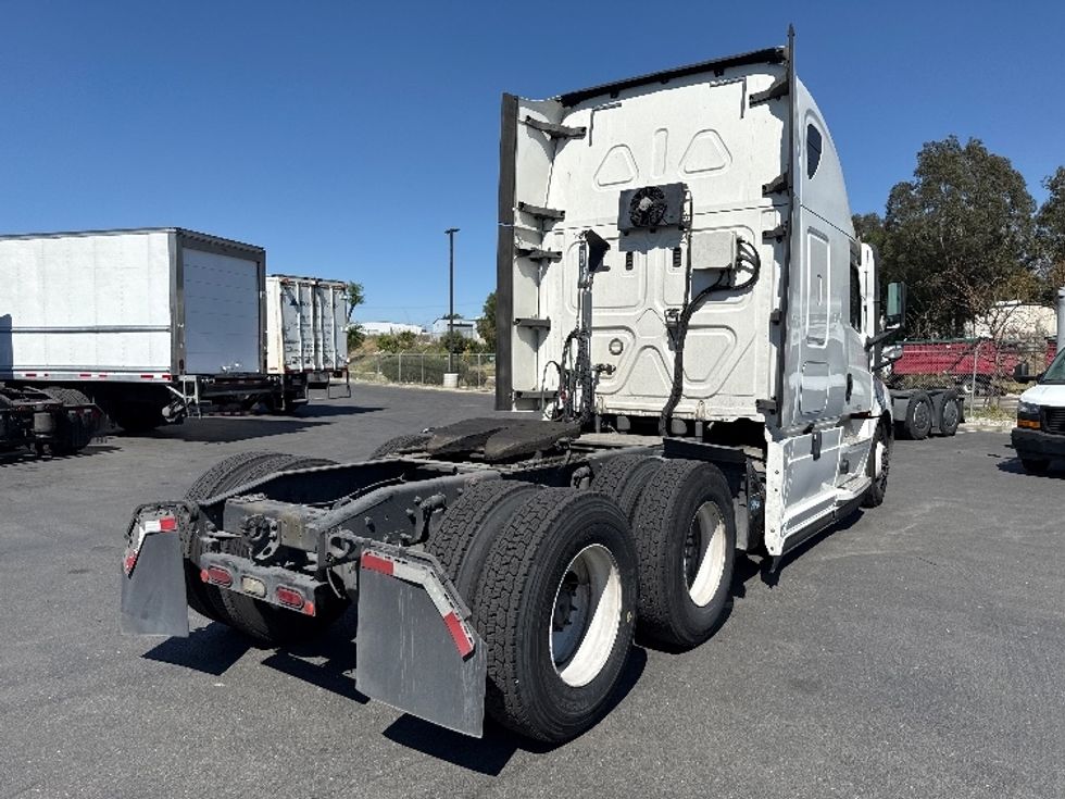 Sleeper Tractor-Heavy Duty Tractors-Freightliner-2020-T12664ST-Fontana-CA-493,386\n\t\tmiles-$ 65,000 - Image 7