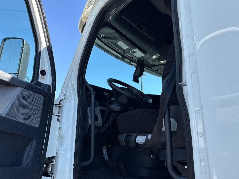 Sleeper Tractor-Heavy Duty Tractors-Freightliner-2020-T12664ST-Fontana-CA-493,386\n\t\tmiles-$ 65,000 - Image 9