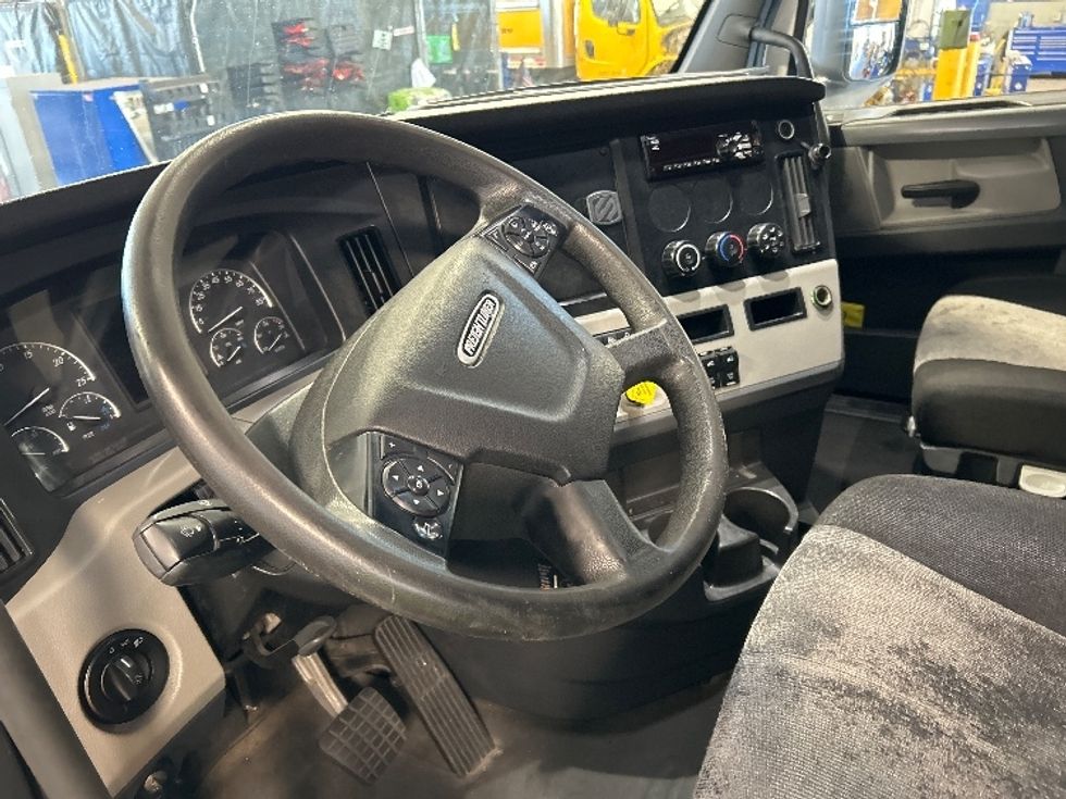 Sleeper Tractor-Heavy Duty Tractors-Freightliner-2020-T12664ST-Fontana-CA-494,190\n\t\tmiles-$ 63,000 - Image 10