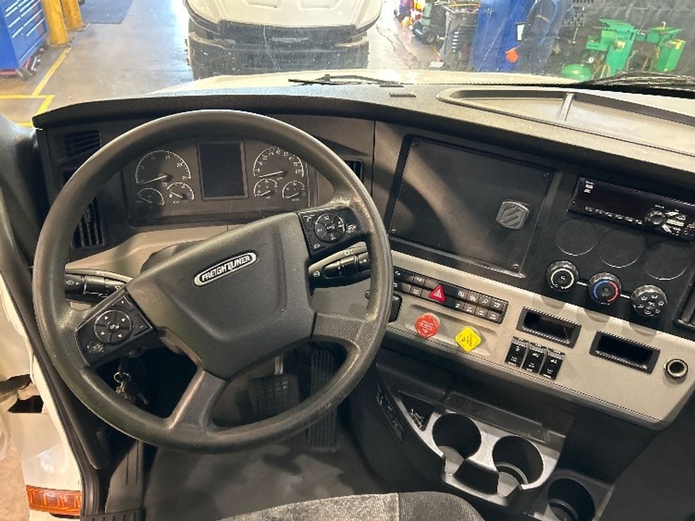 Sleeper Tractor-Heavy Duty Tractors-Freightliner-2020-T12664ST-Fontana-CA-494,190\n\t\tmiles-$ 63,000 - Image 11