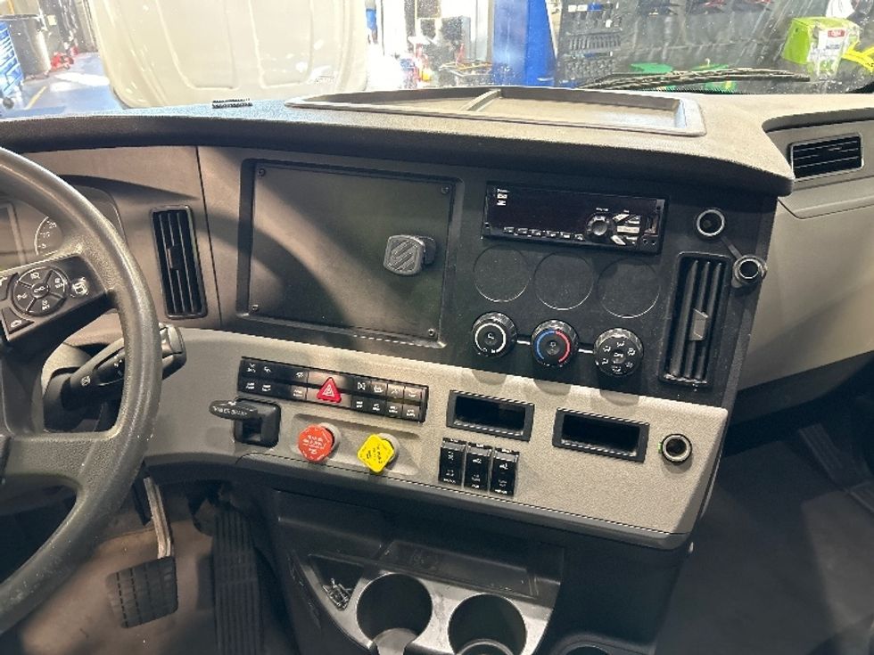 Sleeper Tractor-Heavy Duty Tractors-Freightliner-2020-T12664ST-Fontana-CA-494,190\n\t\tmiles-$ 63,000 - Image 12