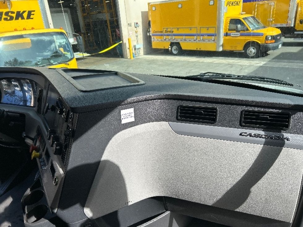 Sleeper Tractor-Heavy Duty Tractors-Freightliner-2020-T12664ST-Fontana-CA-494,190\n\t\tmiles-$ 63,000 - Image 14