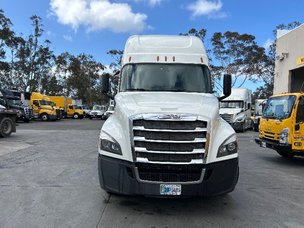 Sleeper Tractor-Heavy Duty Tractors-Freightliner-2020-T12664ST-Fontana-CA-494,190\n\t\tmiles-$ 63,000 - Image 2