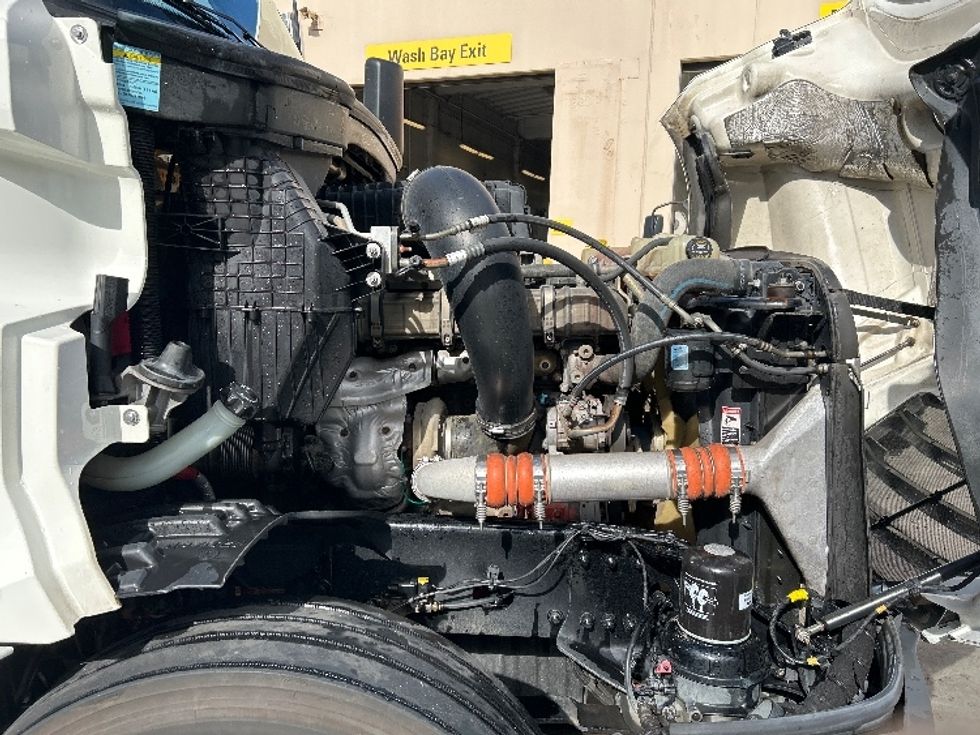 Sleeper Tractor-Heavy Duty Tractors-Freightliner-2020-T12664ST-Fontana-CA-494,190\n\t\tmiles-$ 63,000 - Image 20