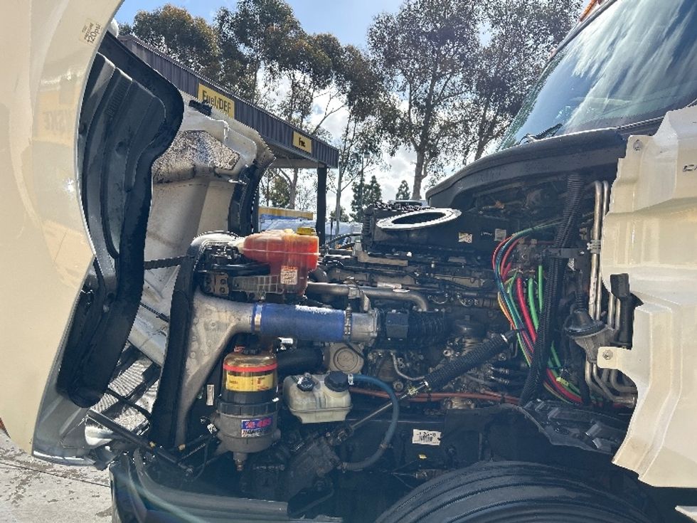 Sleeper Tractor-Heavy Duty Tractors-Freightliner-2020-T12664ST-Fontana-CA-494,190\n\t\tmiles-$ 63,000 - Image 21