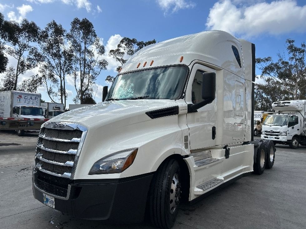 Sleeper Tractor-Heavy Duty Tractors-Freightliner-2020-T12664ST-Fontana-CA-494,190\n\t\tmiles-$ 63,000 - Image 3