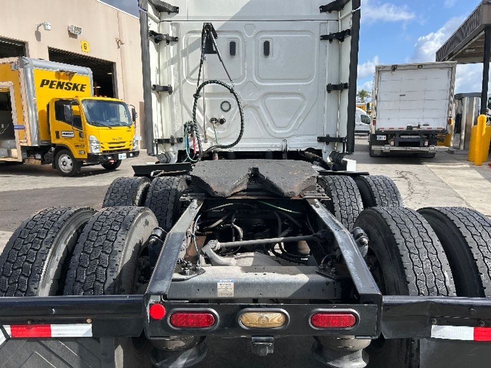 Sleeper Tractor-Heavy Duty Tractors-Freightliner-2020-T12664ST-Fontana-CA-494,190\n\t\tmiles-$ 63,000 - Image 6