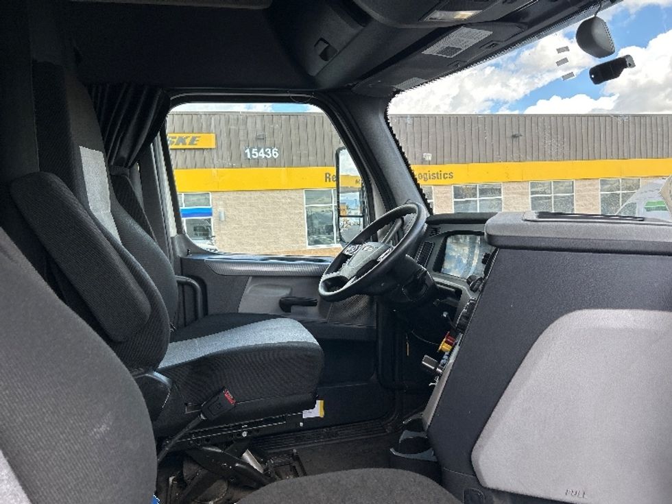 Sleeper Tractor-Heavy Duty Tractors-Freightliner-2020-T12664ST-Fontana-CA-498,852\n\t\tmiles-$ 66,750 - Image 15