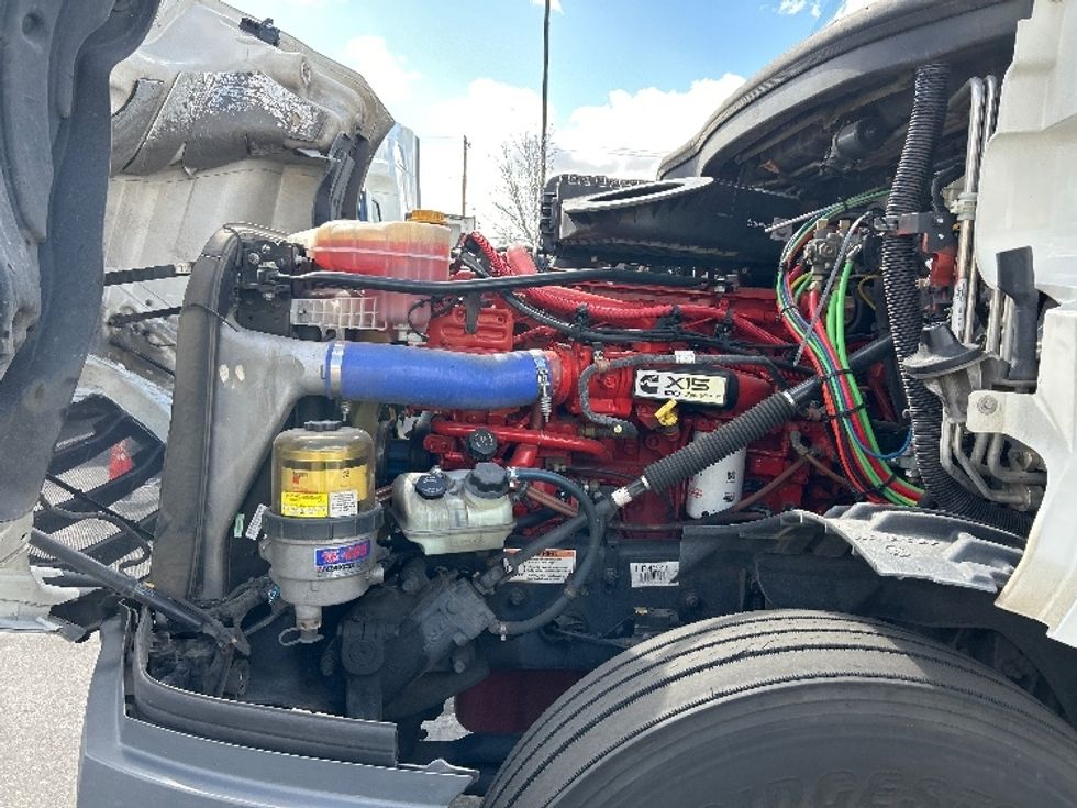 Sleeper Tractor-Heavy Duty Tractors-Freightliner-2020-T12664ST-Fontana-CA-498,852\n\t\tmiles-$ 66,750 - Image 21