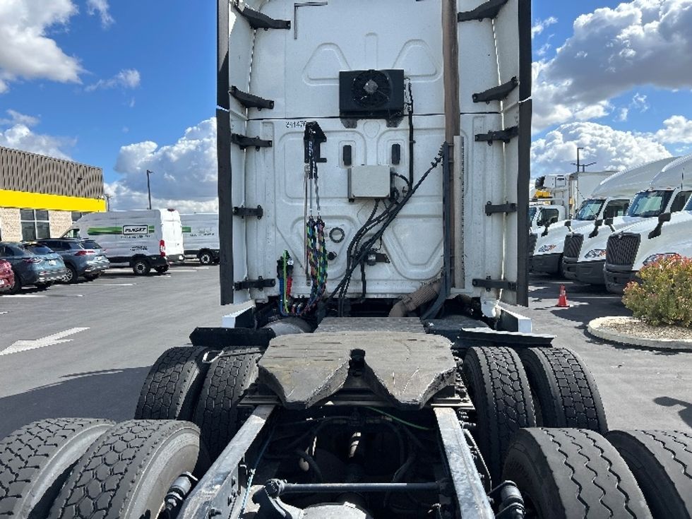 Sleeper Tractor-Heavy Duty Tractors-Freightliner-2020-T12664ST-Fontana-CA-498,852\n\t\tmiles-$ 66,750 - Image 6