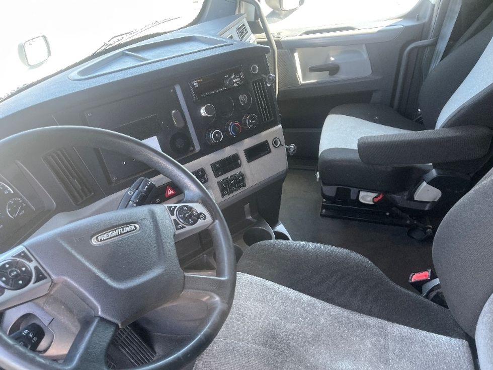 Sleeper Tractor-Heavy Duty Tractors-Freightliner-2020-T12664ST-Fontana-CA-548,116\n\t\tmiles-$ 65,250 - Image 10
