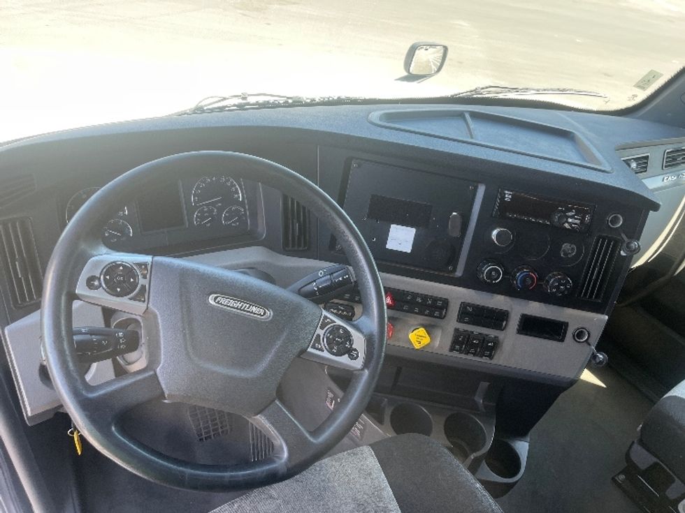 Sleeper Tractor-Heavy Duty Tractors-Freightliner-2020-T12664ST-Fontana-CA-548,116\n\t\tmiles-$ 65,250 - Image 11