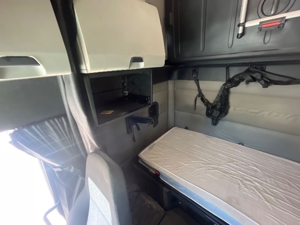 Sleeper Tractor-Heavy Duty Tractors-Freightliner-2020-T12664ST-Fontana-CA-548,116\n\t\tmiles-$ 65,250 - Image 19