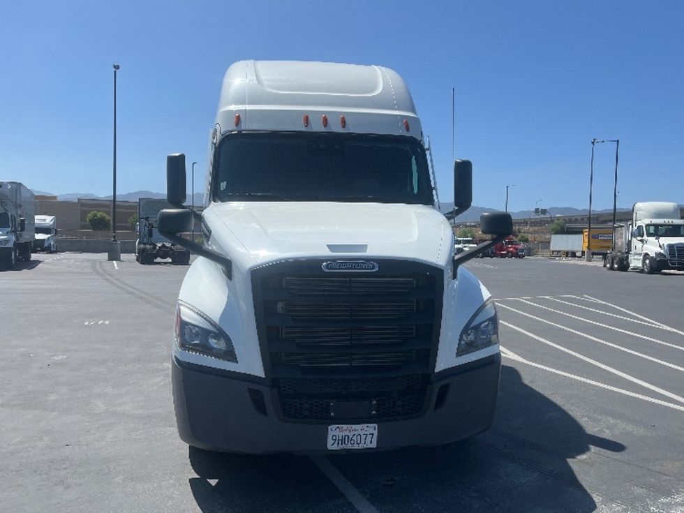 Sleeper Tractor-Heavy Duty Tractors-Freightliner-2020-T12664ST-Fontana-CA-548,116\n\t\tmiles-$ 65,250 - Image 2
