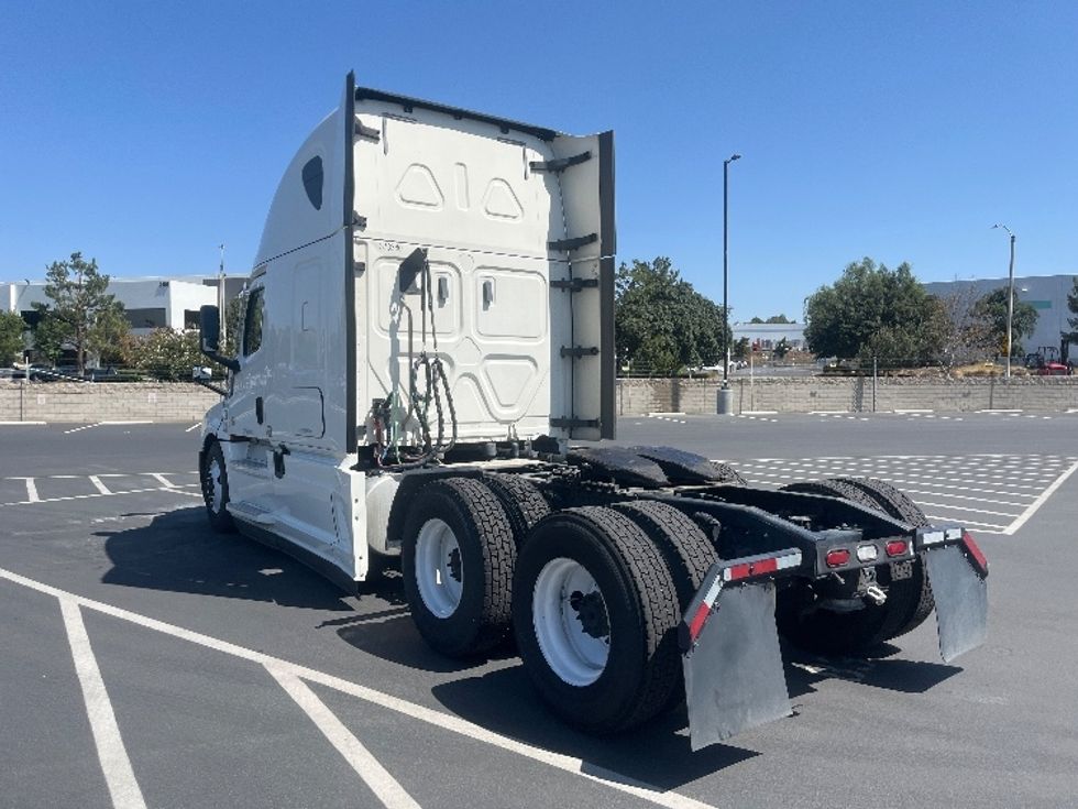 Sleeper Tractor-Heavy Duty Tractors-Freightliner-2020-T12664ST-Fontana-CA-548,116\n\t\tmiles-$ 65,250 - Image 5