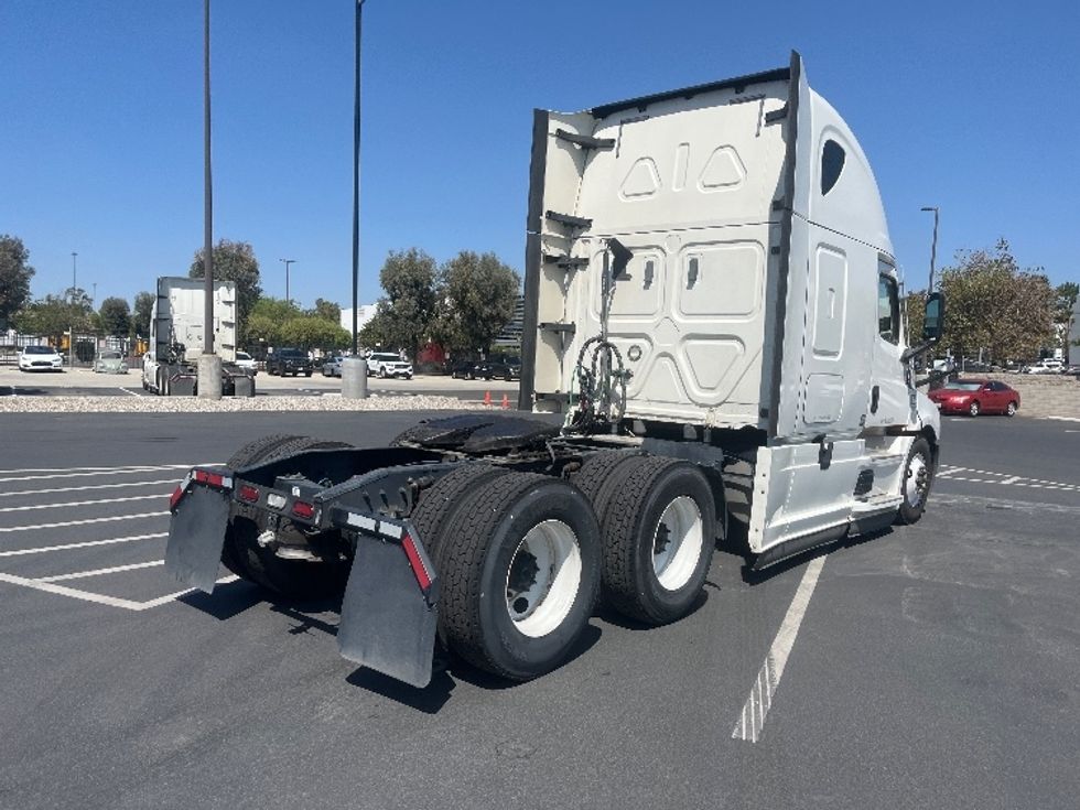 Sleeper Tractor-Heavy Duty Tractors-Freightliner-2020-T12664ST-Fontana-CA-548,116\n\t\tmiles-$ 65,250 - Image 7