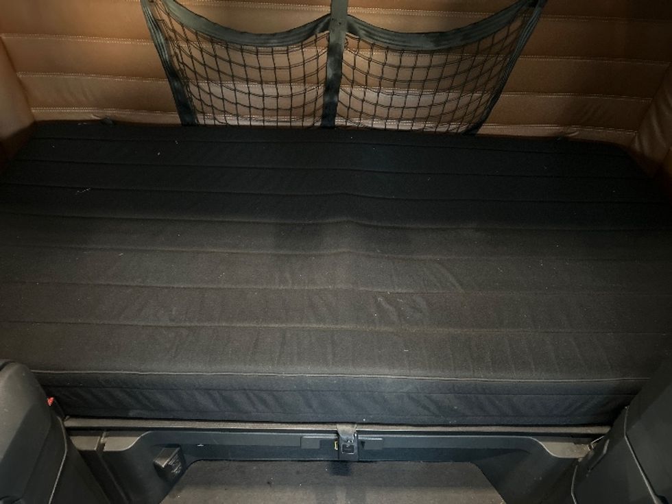 Sleeper Tractor-Heavy Duty Tractors-Freightliner-2020-T12664ST-Fontana-CA-564,394\n\t\tmiles-$ 63,500 - Image 17